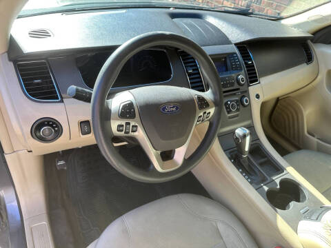 2014 Ford Taurus SE