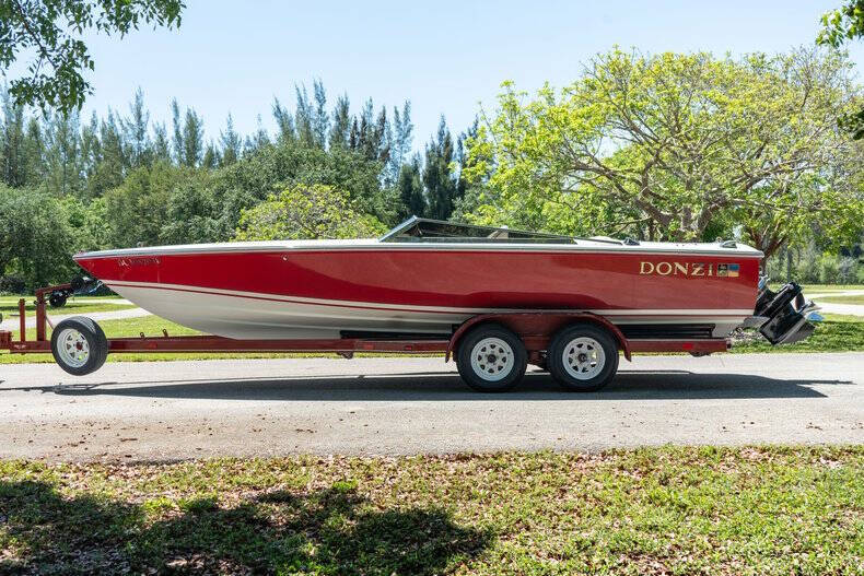 1994 Donzi Marine Classic 22