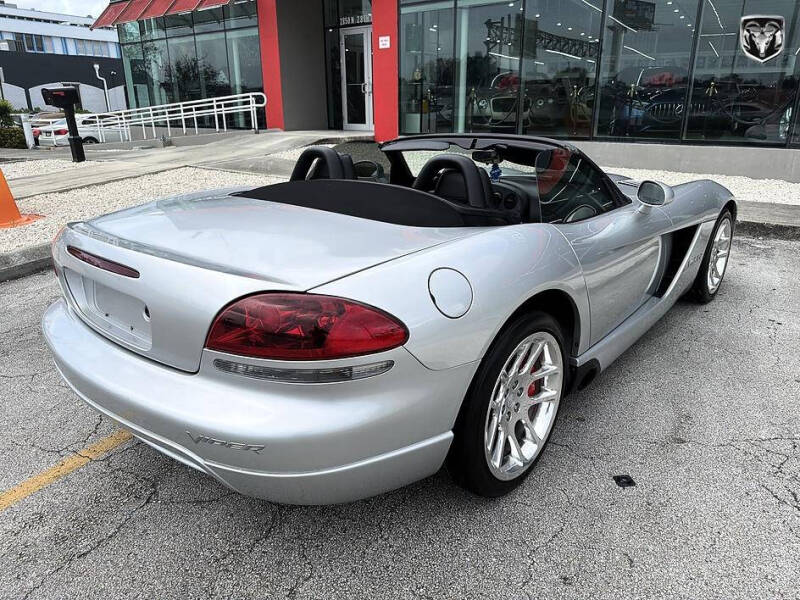2004 Dodge Viper SRT-10