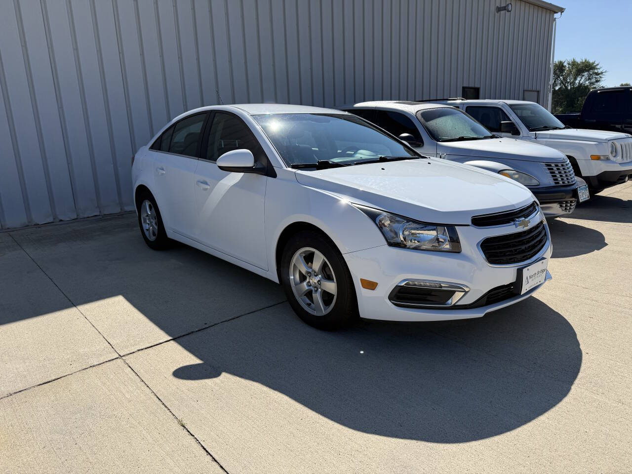 2015 Chevrolet Cruze photo 2