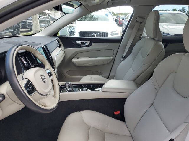 2023 Volvo XC60 B5 Plus Bright Theme