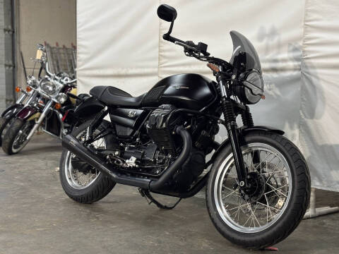 2022 Moto Guzzi V7 Stone