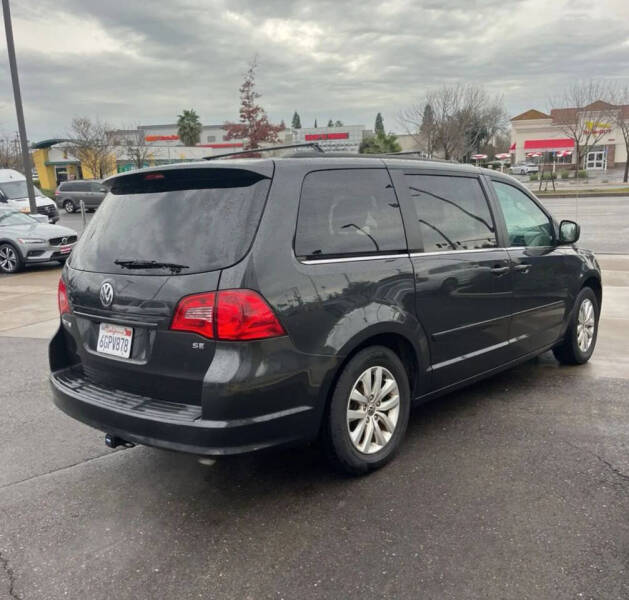 2012 Volkswagen Routan