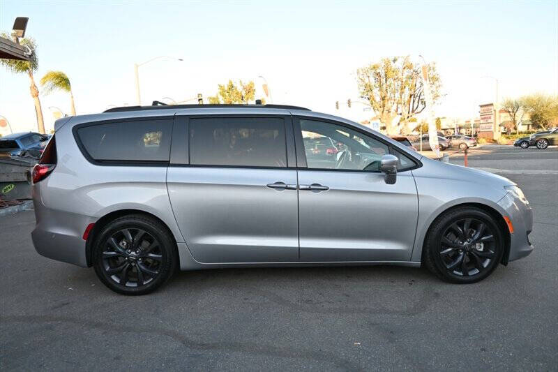 2020 Chrysler Pacifica Hybrid Limited Red S