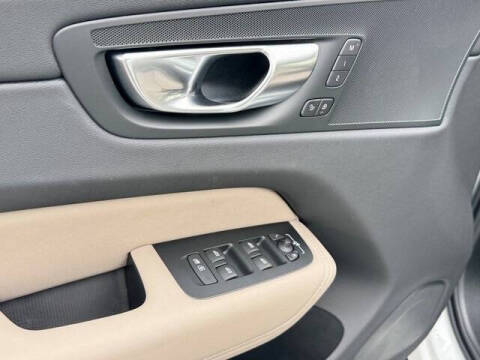 2026 Volvo XC60 T8 Plus