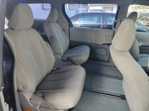 2011 Toyota Sienna Base 7-Passenger