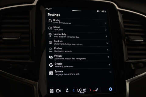2025 Volvo XC90 B5 Plus Bright Theme