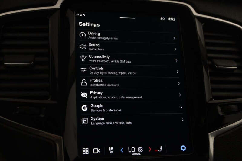 2025 Volvo XC90 B5 Plus Bright Theme