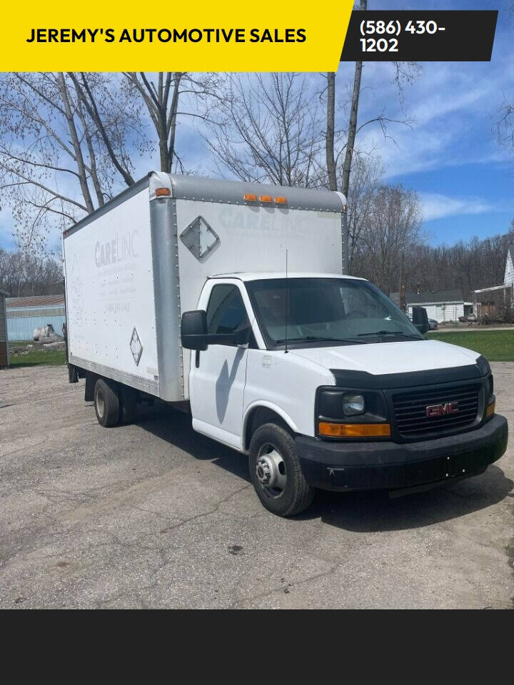 2015 GMC Savana Cutaway Work Van's photo