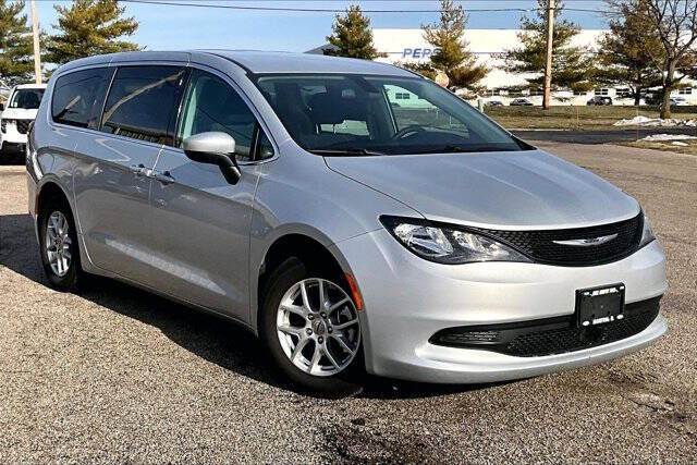 2022 Chrysler Voyager LX