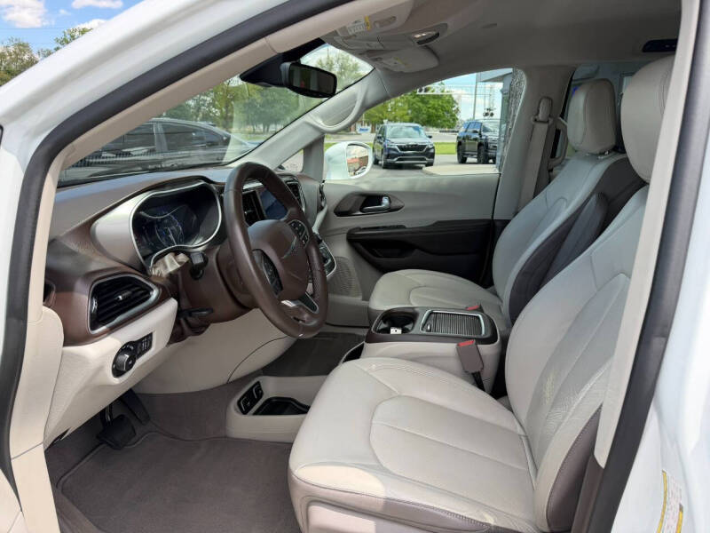 2017 Chrysler Pacifica Touring-L Plus
