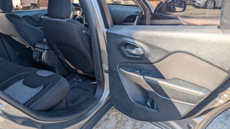 2017 Jeep Cherokee Sport