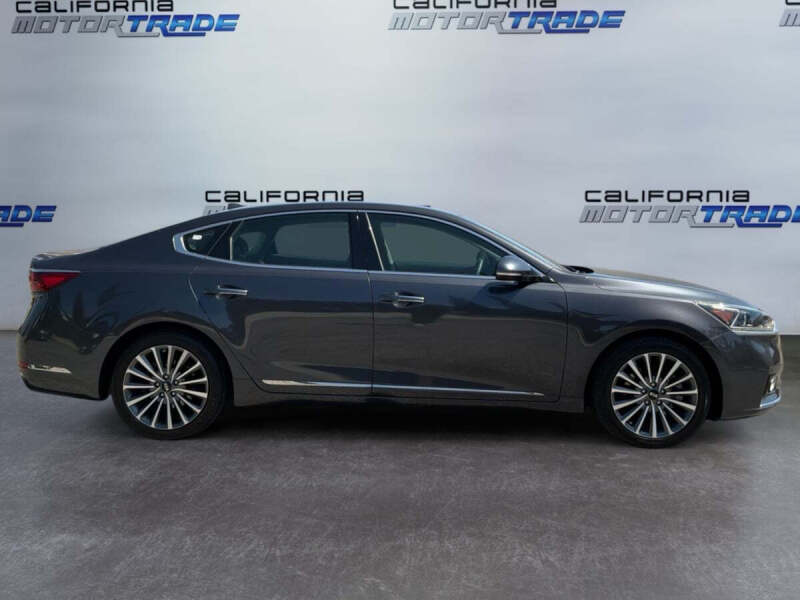 2017 Kia Cadenza Premium