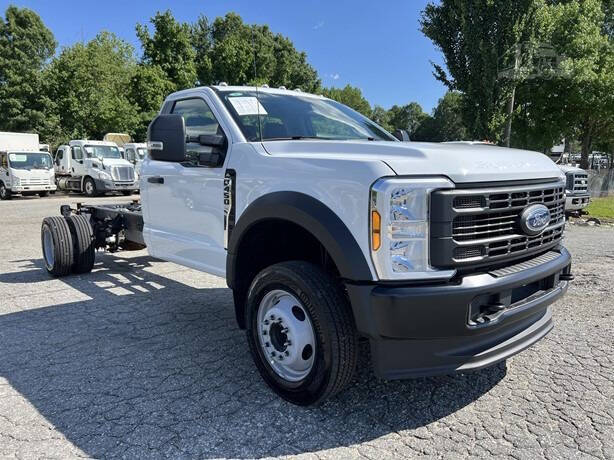 2025 Ford F-450 Super Duty Chassis Cab XL's photo