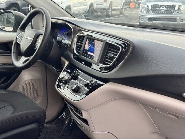 2020 Chrysler Voyager LX