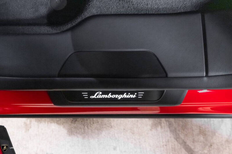 2025 Lamborghini Urus SE