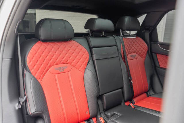 2021 Bentley Bentayga 39