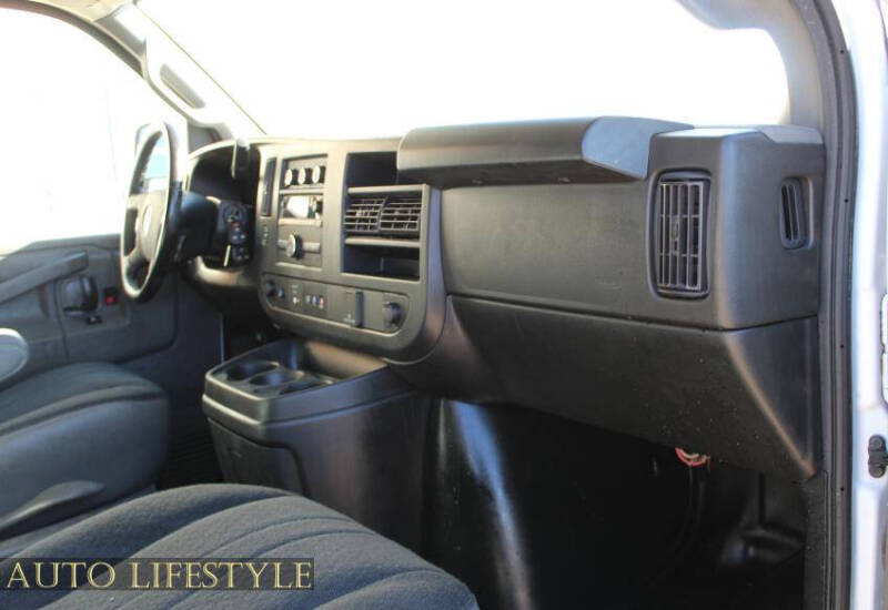 2023 Chevrolet Express 2500