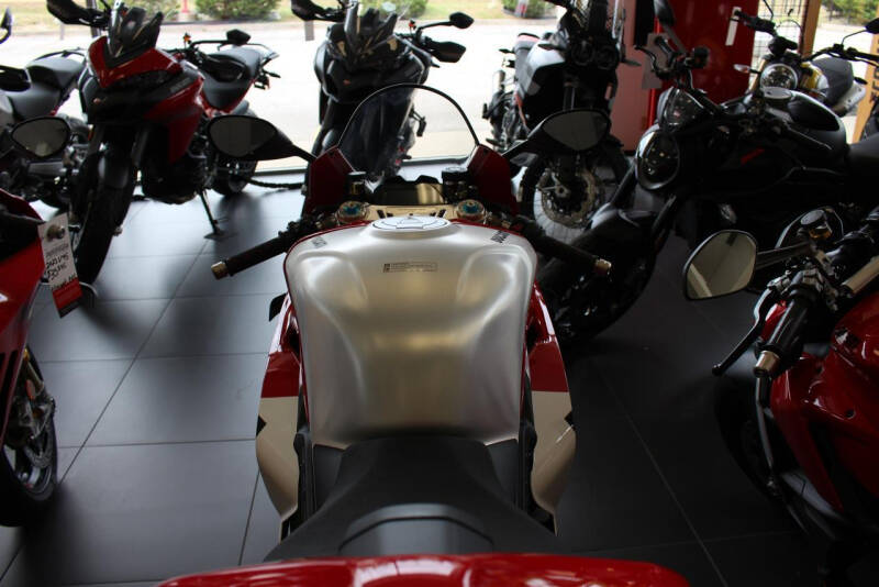 2024 Ducati Panigale V4 R