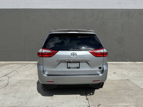 2015 Toyota Sienna LE Mobility 7-Passenger