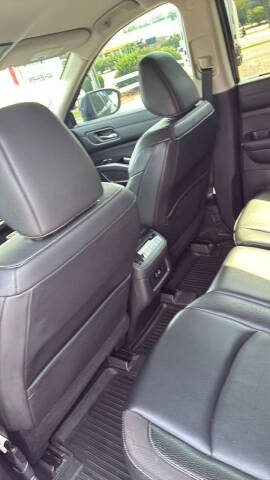 2022 Nissan Pathfinder SL