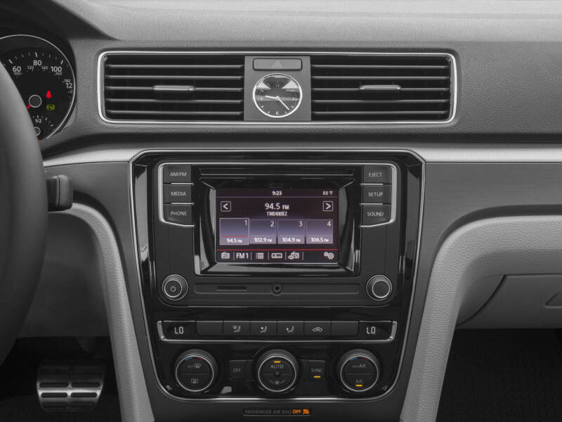 2017 Volkswagen Passat 1.8T R-Line