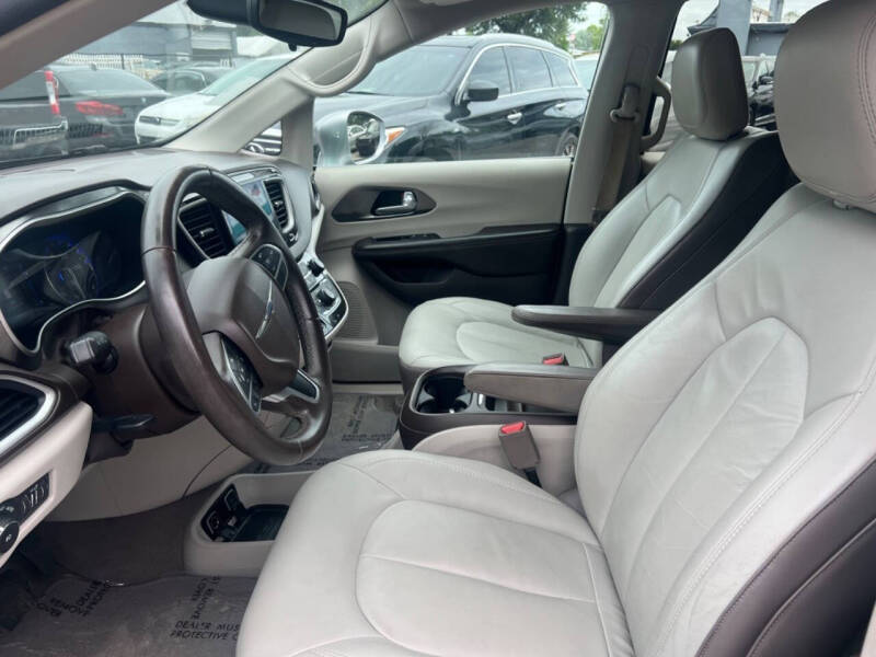 2017 Chrysler Pacifica Touring Plus