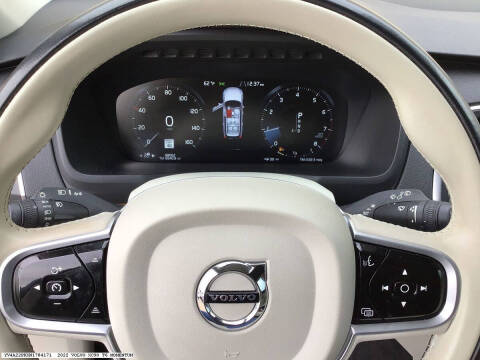 2022 Volvo XC90 T6 Momentum 7-Passenger