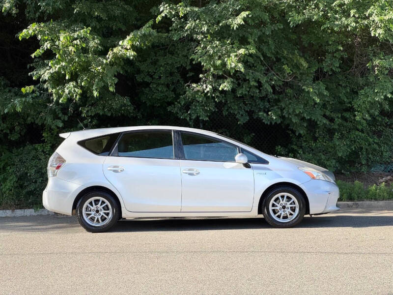 2012 Toyota Prius v Two