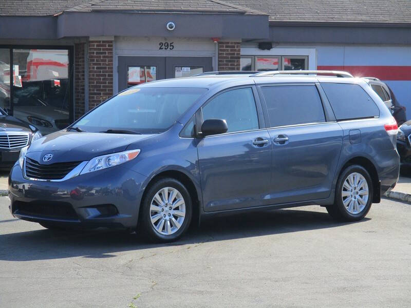 2014 Toyota Sienna LE 7-Passenger