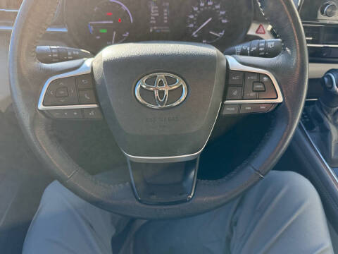 2021 Toyota Sienna XLE 8-Passenger