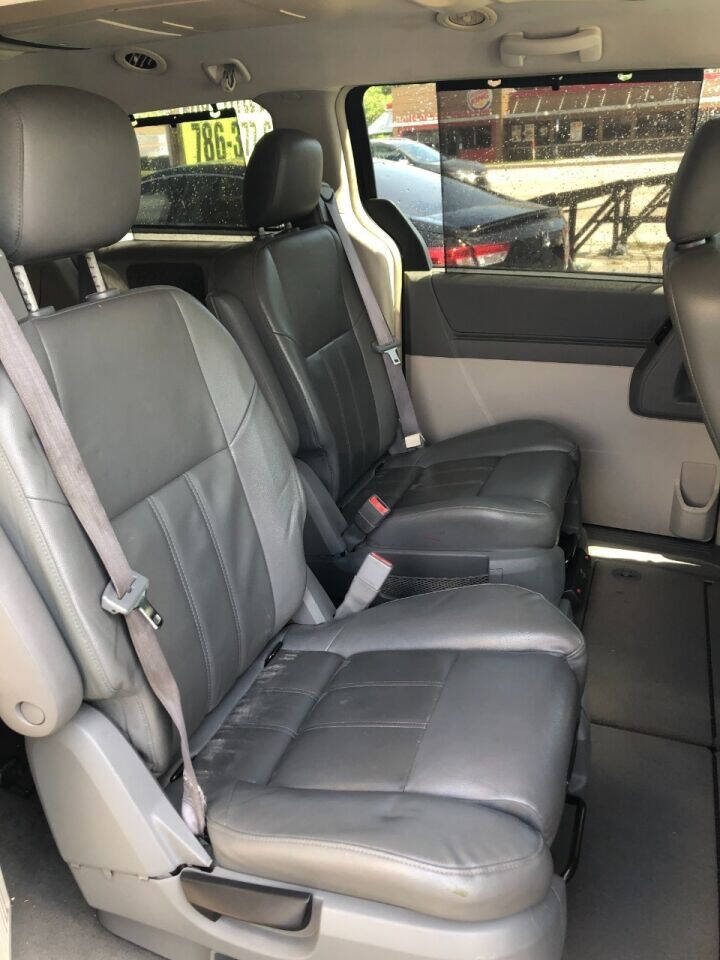 2008 Chrysler Town and Country  - $7,500
