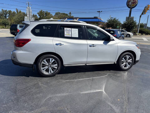 2017 Nissan Pathfinder SL