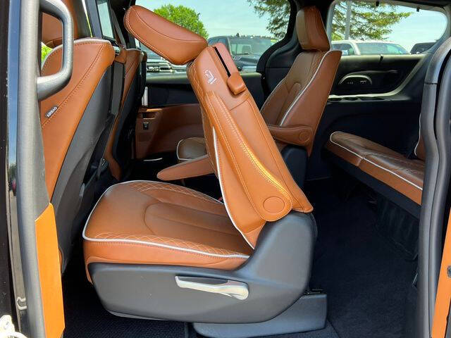 2025 Chrysler Pacifica Pinnacle