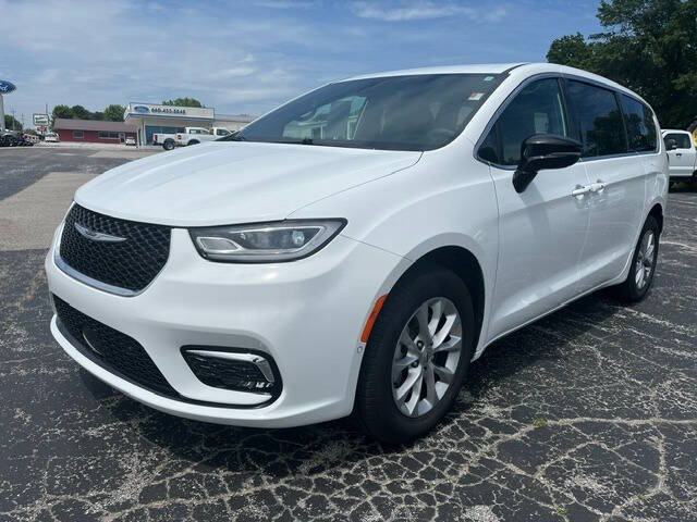 2025 Chrysler Pacifica Select