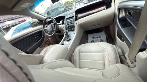 2011 Ford Taurus SEL