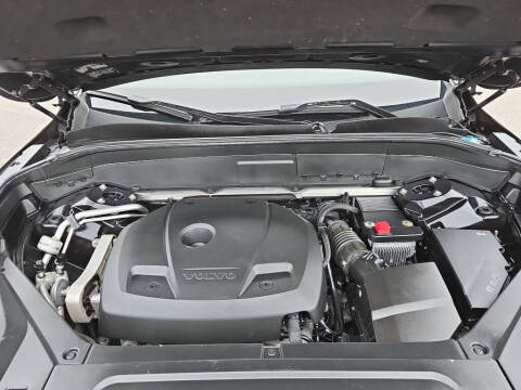 2017 Volvo XC90 T6 Momentum