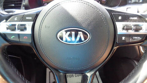 2017 Kia Cadenza Technology