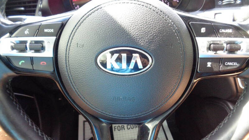 2017 Kia Cadenza Technology