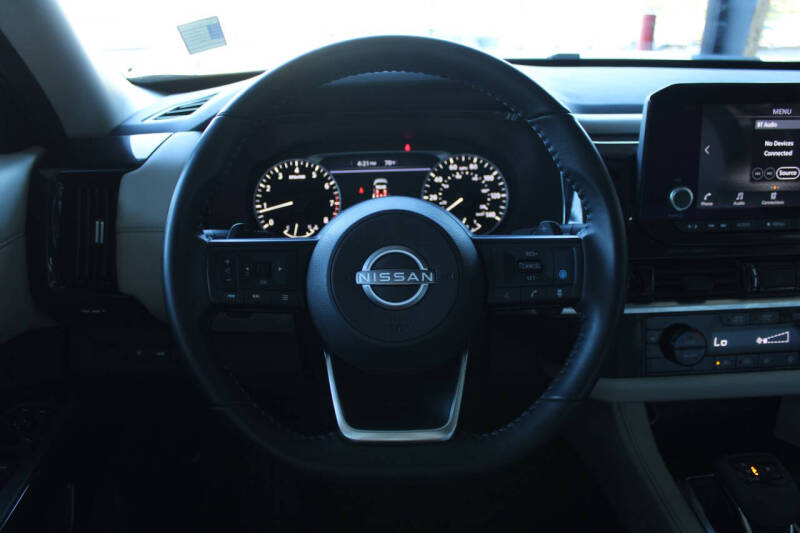 2025 Nissan Pathfinder SV