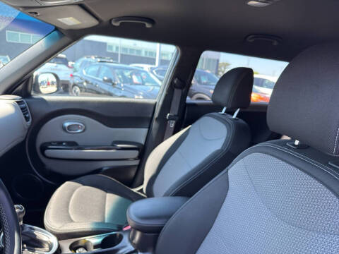 2017 Kia Soul +