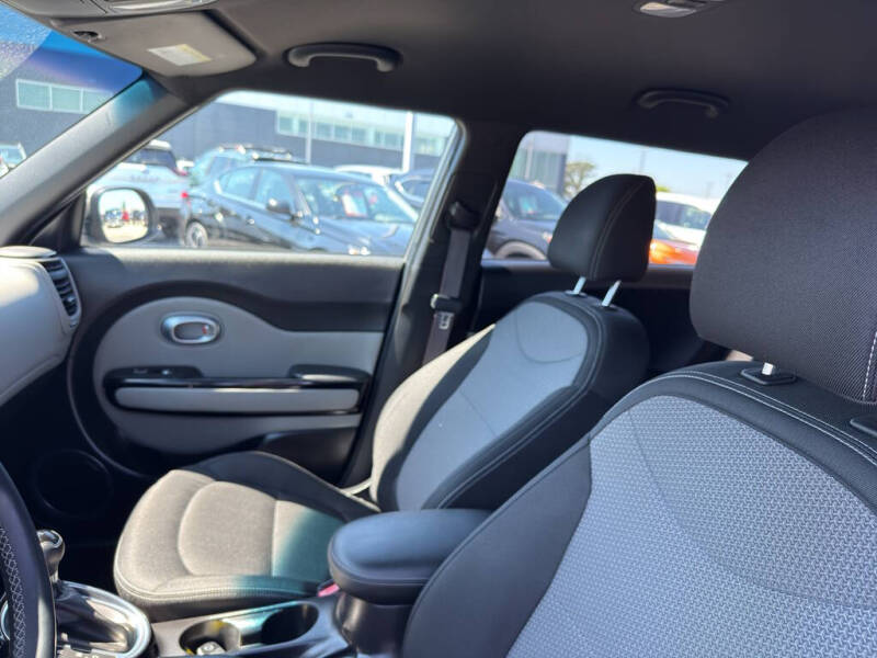 2017 Kia Soul +