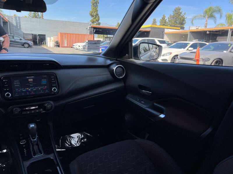 2024 Nissan Kicks SR