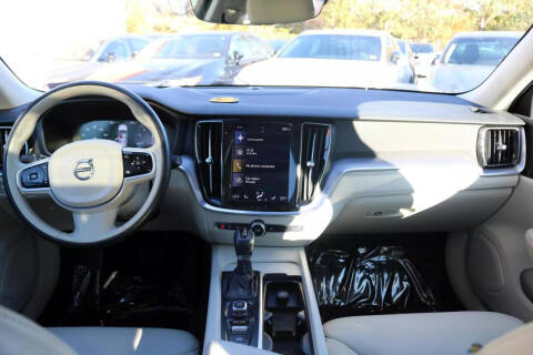 2020 Volvo V60 T5 Momentum