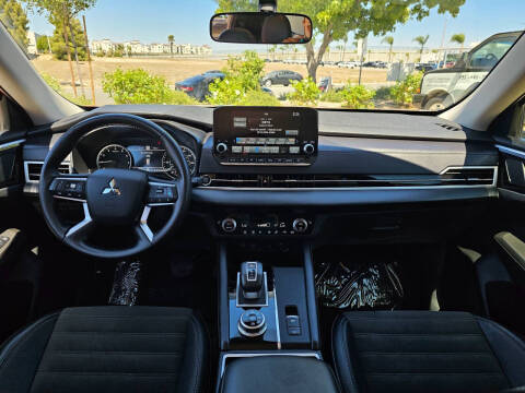 2024 Mitsubishi Outlander SE