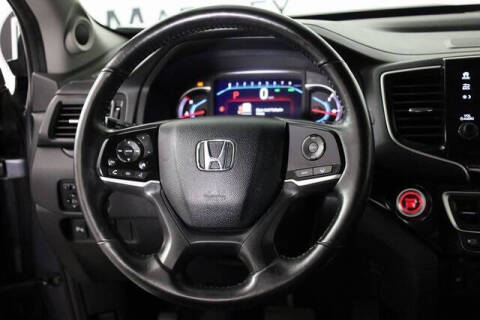 2019 Honda Pilot Touring w/Rear Captain's Chairs