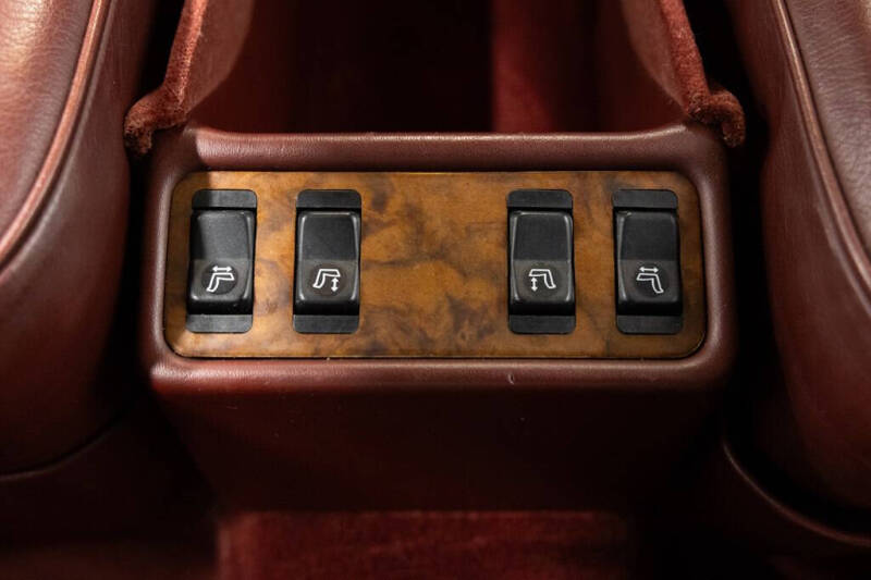 1988 Mercedes-Benz 560-Class 560 SEL