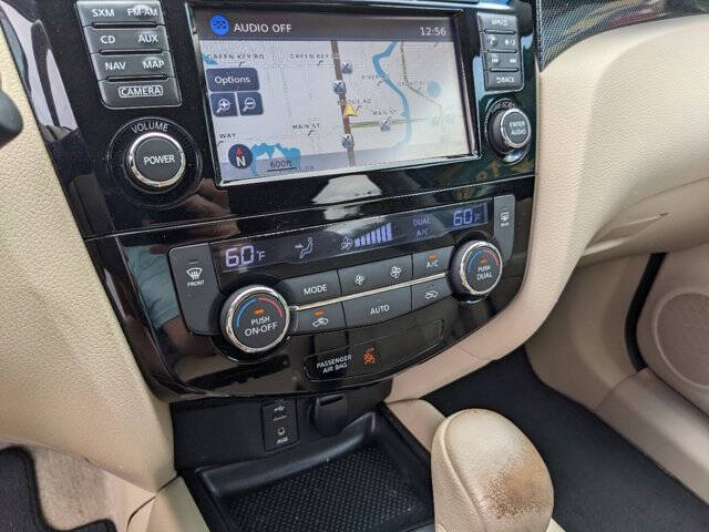 2015 Nissan Rogue 22