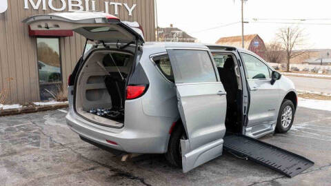 2024 Chrysler Voyager LX