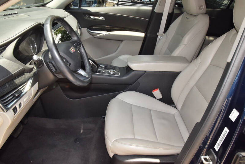2020 Cadillac XT4 Premium Luxury